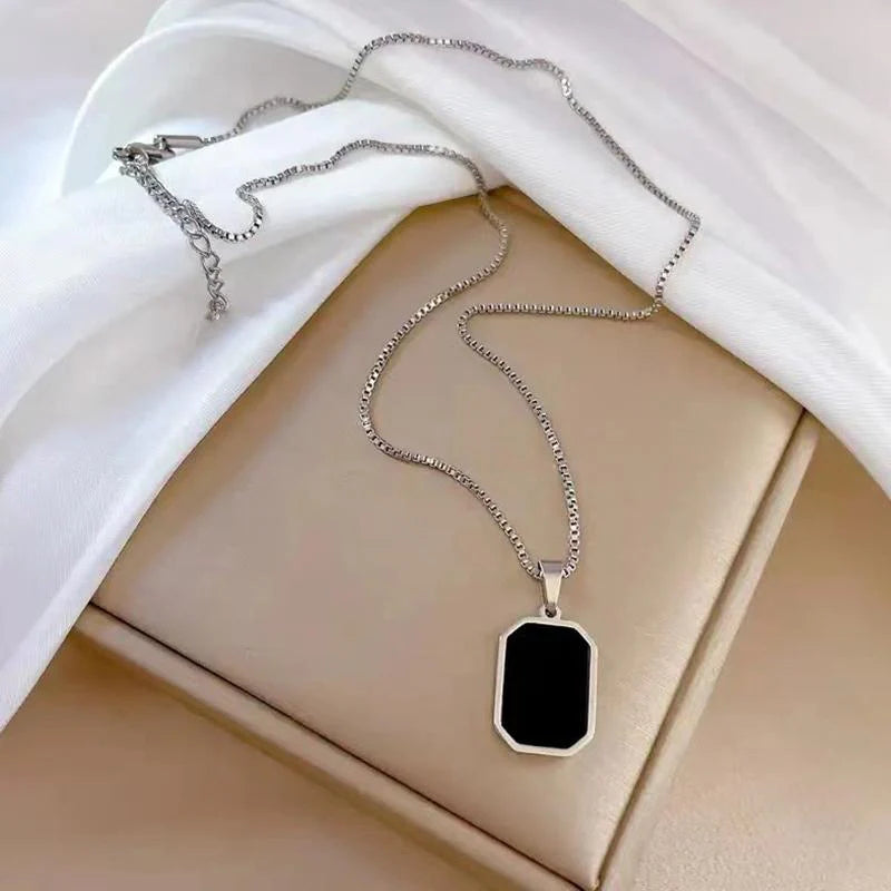 Black pendant Necklace