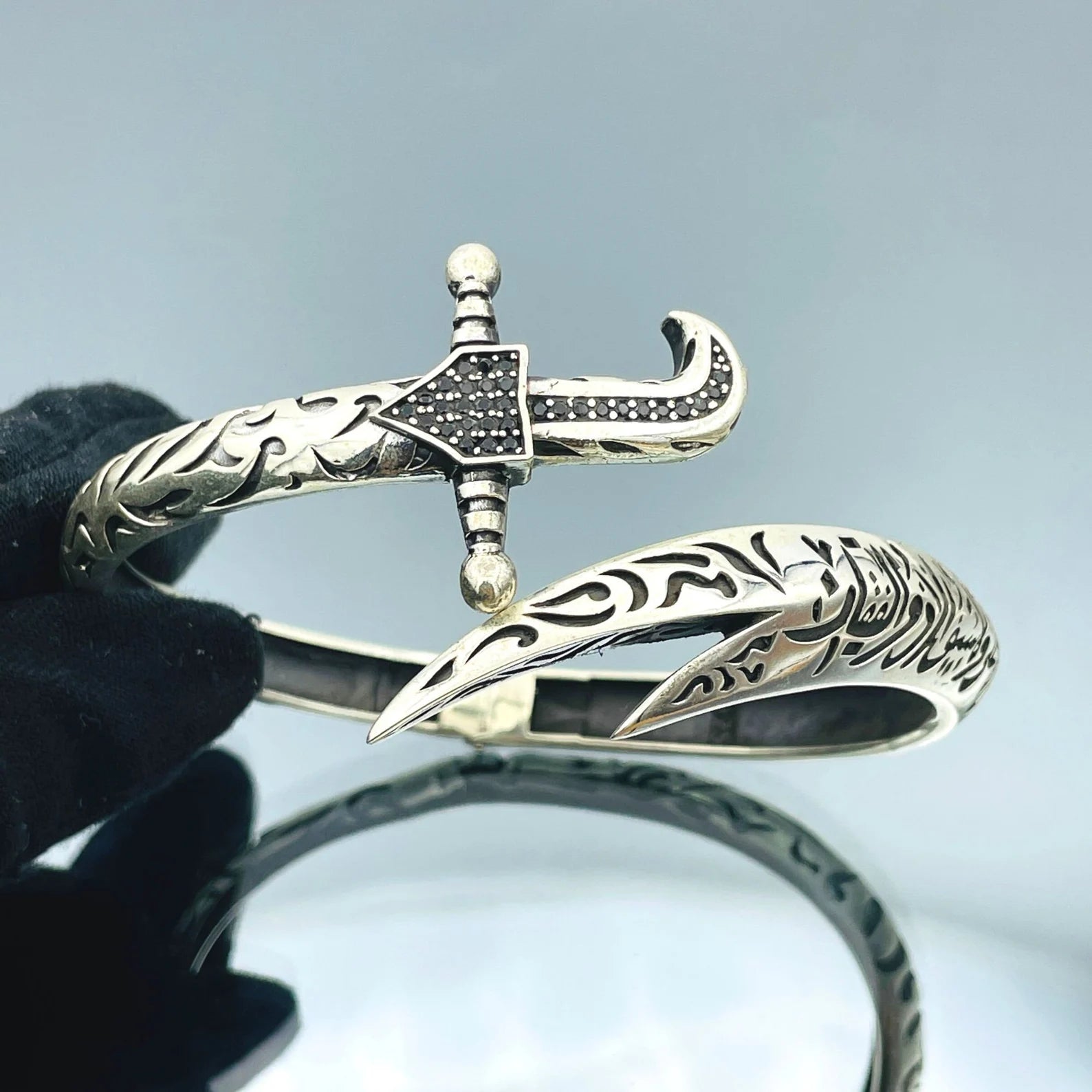 Men Zulfiqar Kara